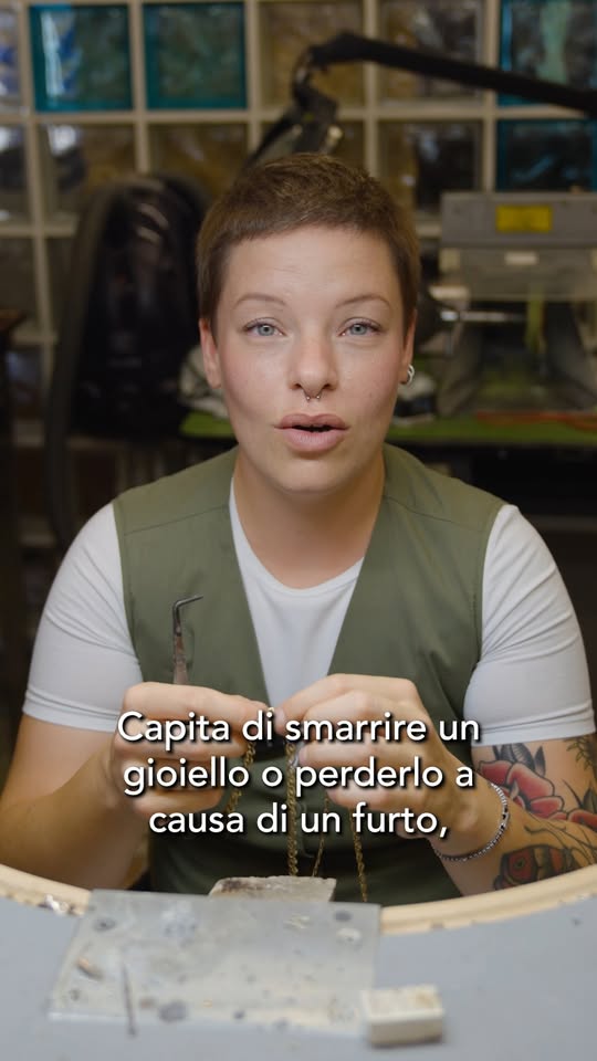 ̀   

Un furto, uno smarrimento e il gioiel…