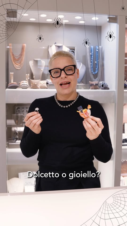 :    !

Tra dettagli misteriosi, pie...
